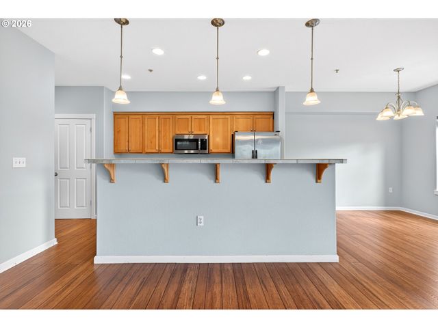 102 Ne CANVASBACK Way, Hillsboro, OR 97006