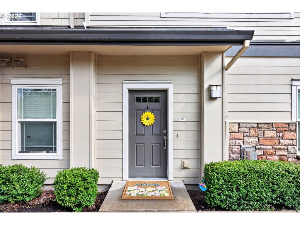 102 Ne CANVASBACK Way, Hillsboro, OR 97006