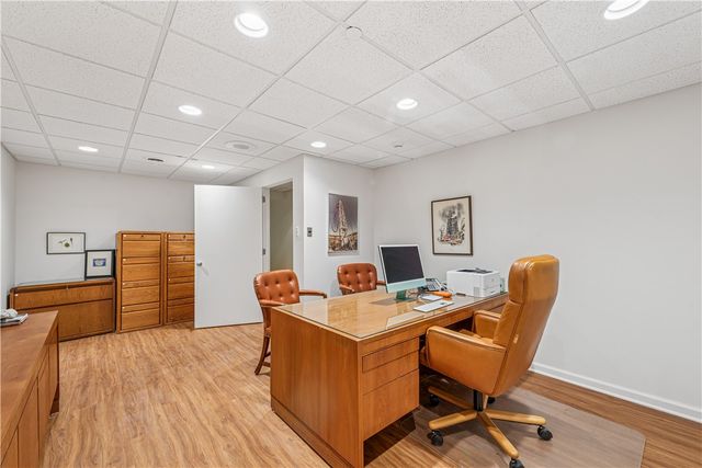 750 Washington Rd, Mt Lebanon, PA 15228