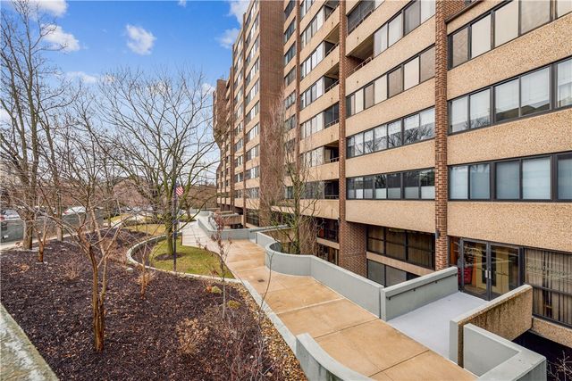 750 Washington Rd, Mt Lebanon, PA 15228