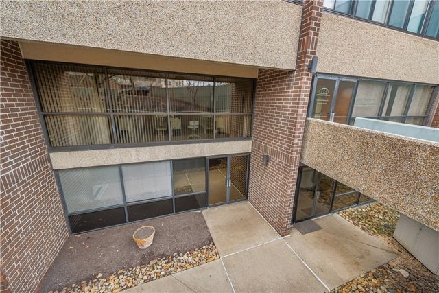 750 Washington Rd, Mt Lebanon, PA 15228