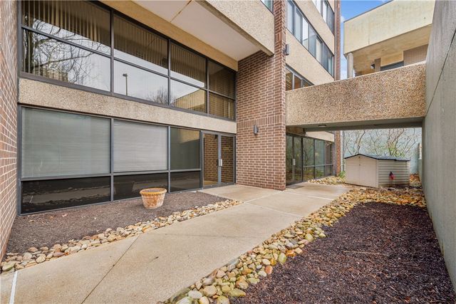 750 Washington Rd, Mt Lebanon, PA 15228