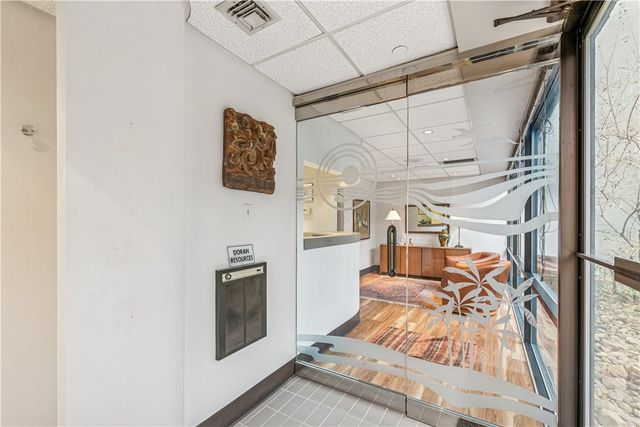 750 Washington Rd, Mt Lebanon, PA 15228