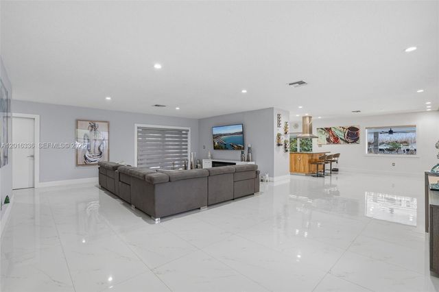 2918 Cleveland St, Hollywood, FL 33020
