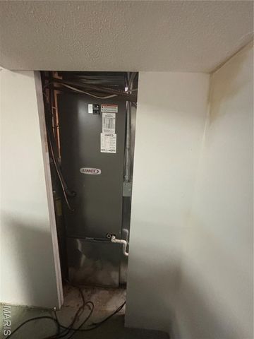 9740 Ridgecrest Drive, Hillsboro, MO 63050