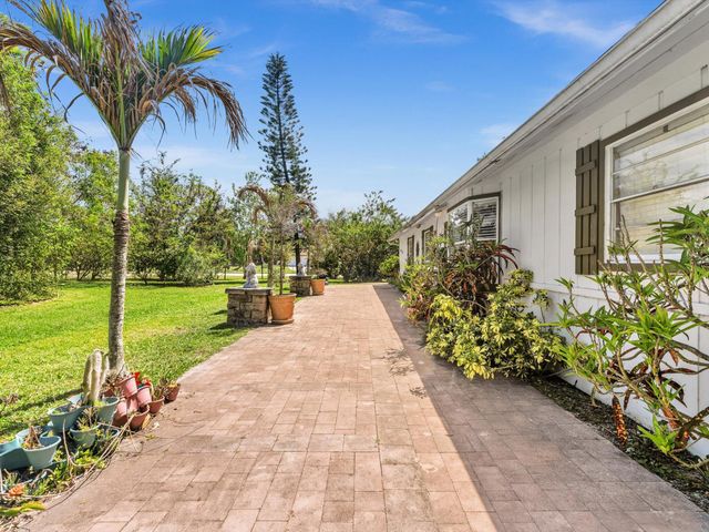 5209 Coconut Boulevard, The Acreage, FL 33411