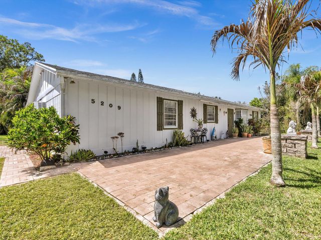 5209 Coconut Boulevard, The Acreage, FL 33411
