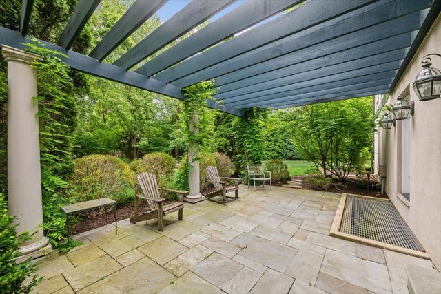 3 Old Hunt Road, Northfield, IL 60093