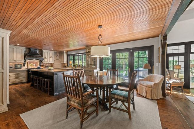 3 Old Hunt Road, Northfield, IL 60093
