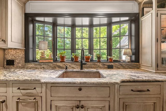 3 Old Hunt Road, Northfield, IL 60093