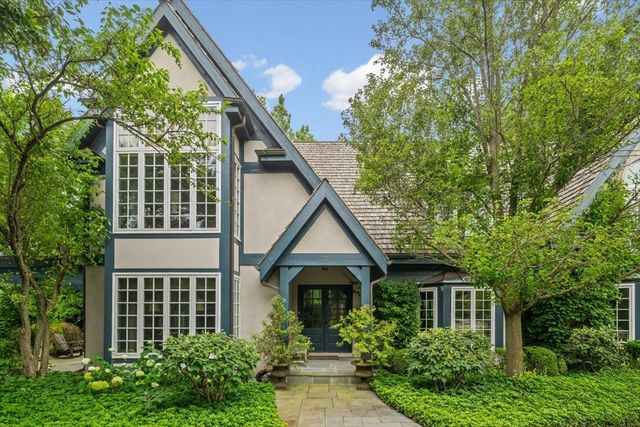 3 Old Hunt Road, Northfield, IL 60093
