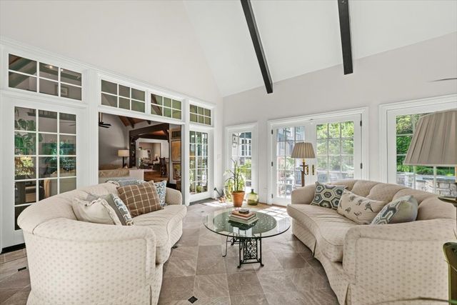 3 Old Hunt Road, Northfield, IL 60093