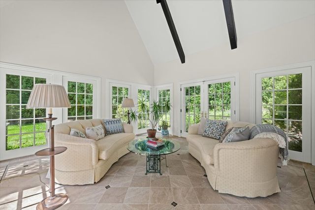 3 Old Hunt Road, Northfield, IL 60093