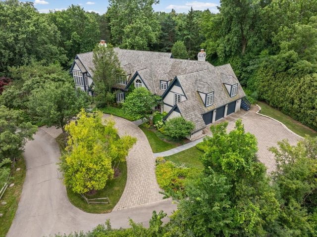 3 Old Hunt Road, Northfield, IL 60093