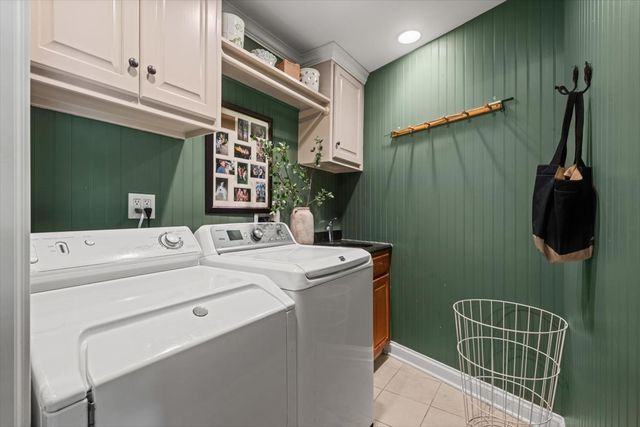 3 Old Hunt Road, Northfield, IL 60093