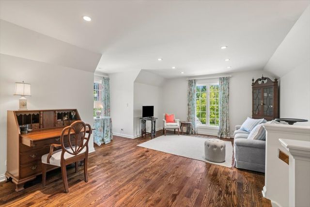 3 Old Hunt Road, Northfield, IL 60093