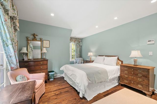 3 Old Hunt Road, Northfield, IL 60093