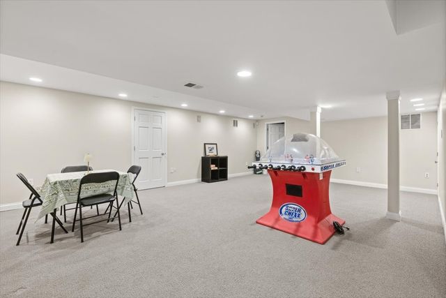 3 Old Hunt Road, Northfield, IL 60093