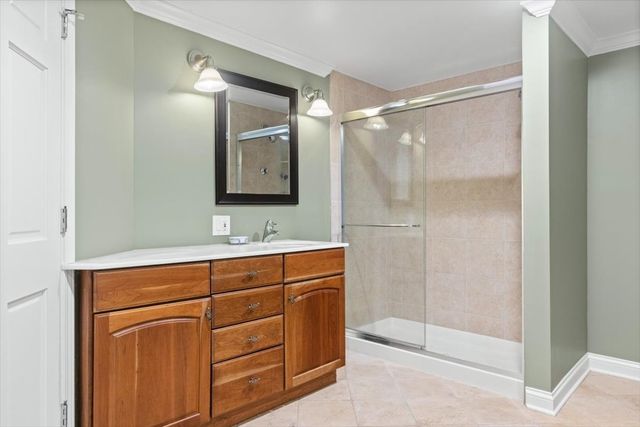 3 Old Hunt Road, Northfield, IL 60093