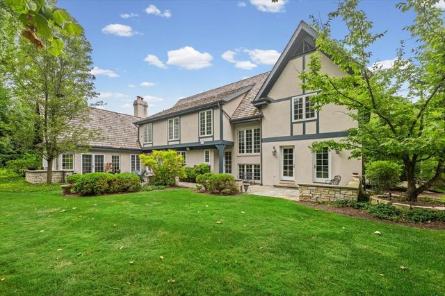 3 Old Hunt Road, Northfield, IL 60093