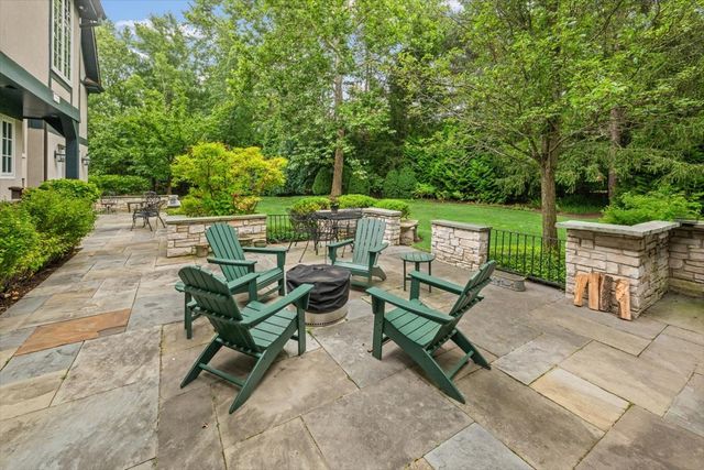 3 Old Hunt Road, Northfield, IL 60093