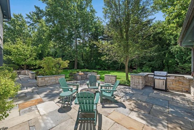 3 Old Hunt Road, Northfield, IL 60093