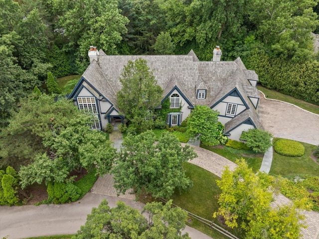 3 Old Hunt Road, Northfield, IL 60093
