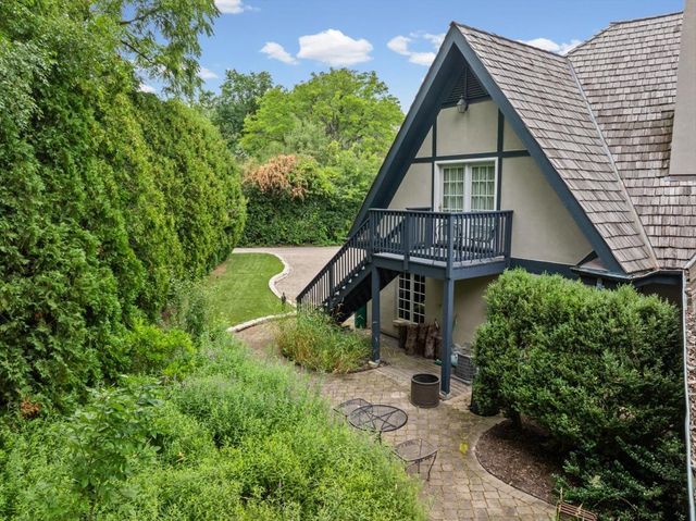 3 Old Hunt Road, Northfield, IL 60093