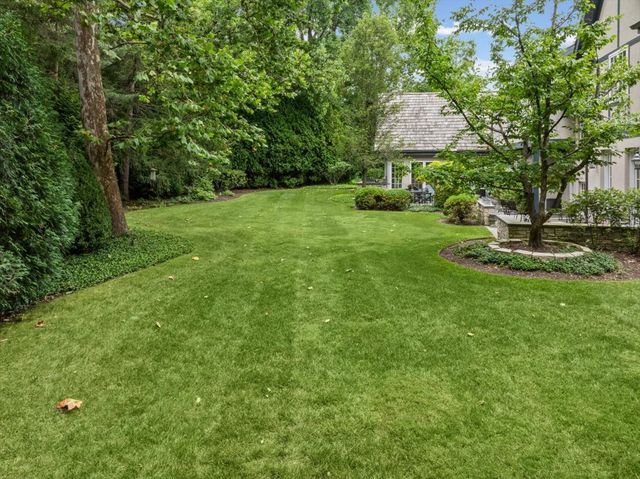 3 Old Hunt Road, Northfield, IL 60093