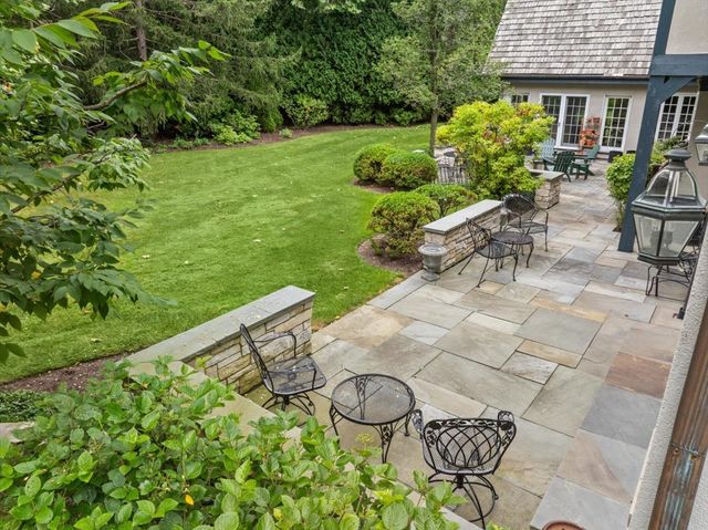 3 Old Hunt Road, Northfield, IL 60093