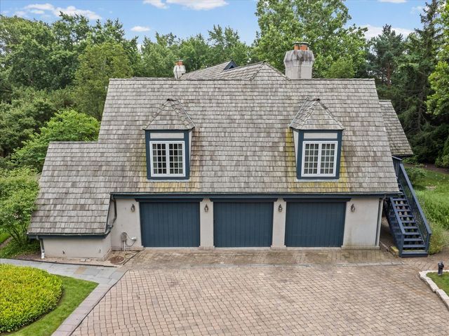 3 Old Hunt Road, Northfield, IL 60093