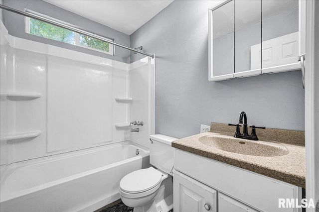 1818 VICTORIA Drive, Pekin, IL 61554