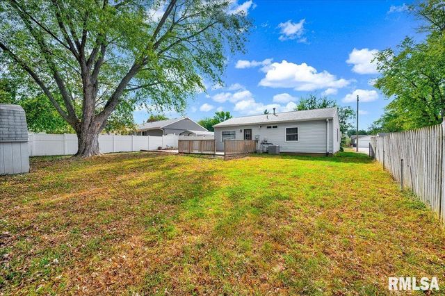 1818 VICTORIA Drive, Pekin, IL 61554