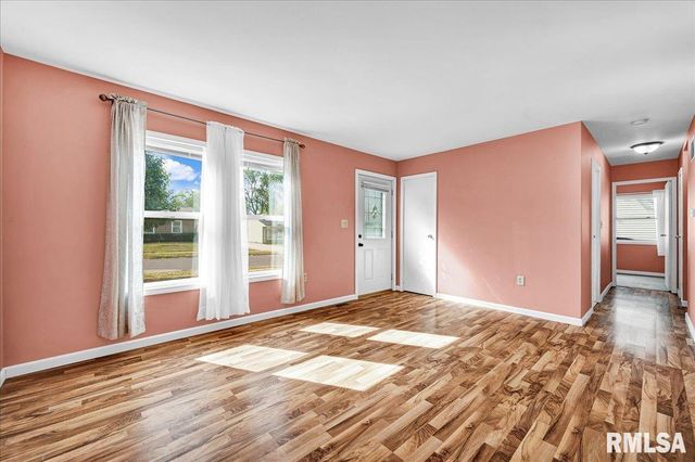 1818 VICTORIA Drive, Pekin, IL 61554