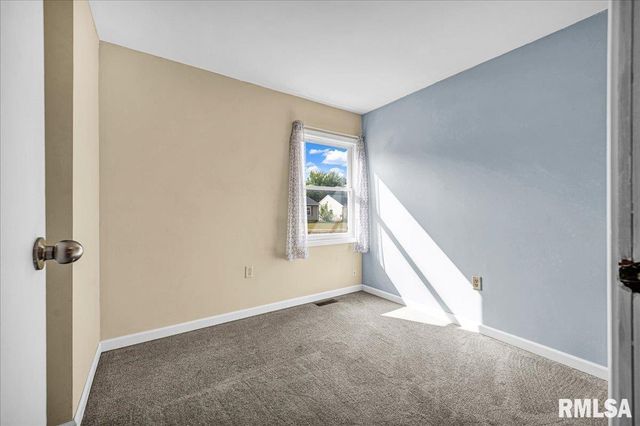 1818 VICTORIA Drive, Pekin, IL 61554