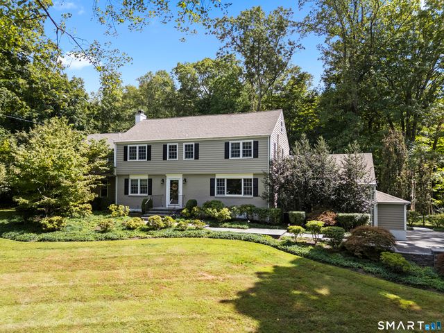 19 Robin Road, Woodbridge, CT 06525