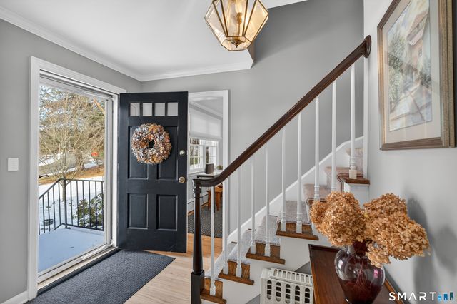 19 Robin Road, Woodbridge, CT 06525