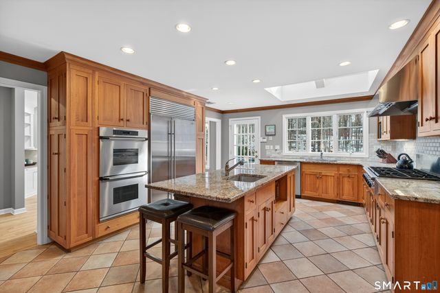 19 Robin Road, Woodbridge, CT 06525