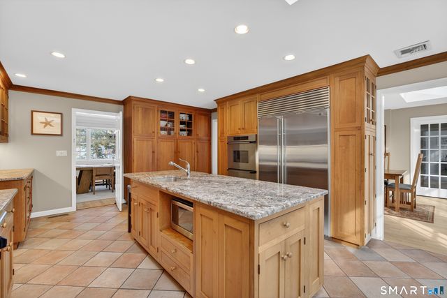 19 Robin Road, Woodbridge, CT 06525