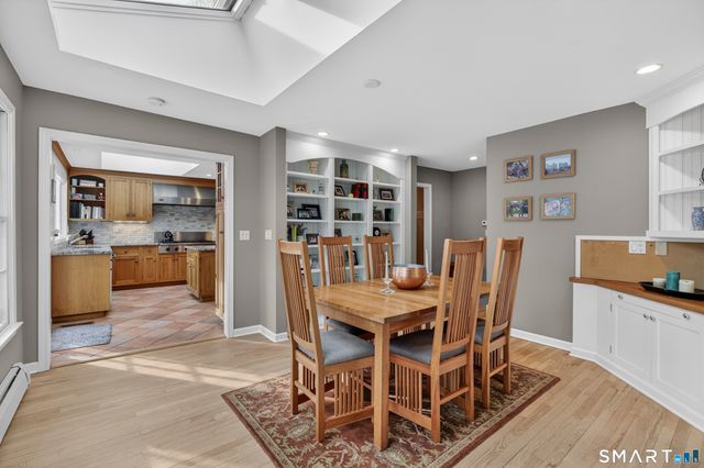 19 Robin Road, Woodbridge, CT 06525