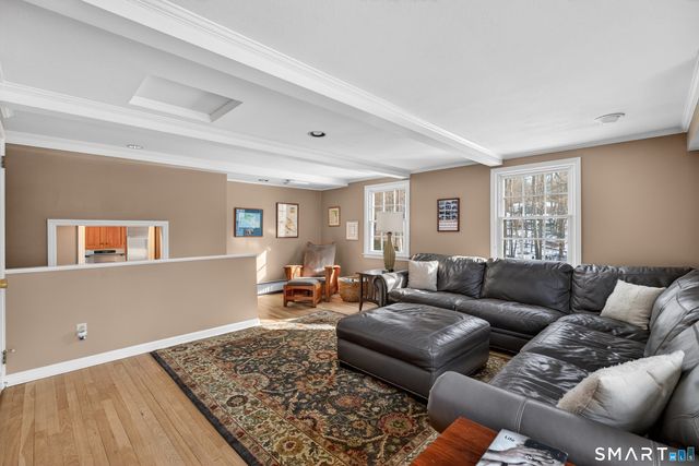 19 Robin Road, Woodbridge, CT 06525