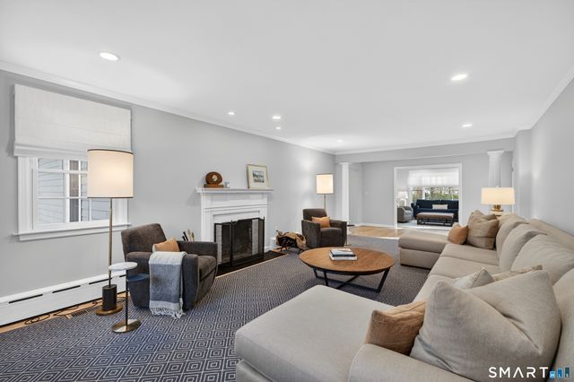 19 Robin Road, Woodbridge, CT 06525