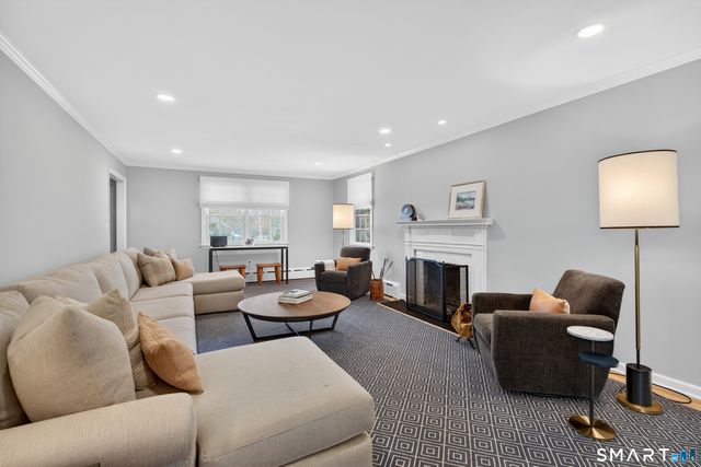 19 Robin Road, Woodbridge, CT 06525