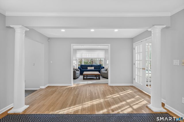 19 Robin Road, Woodbridge, CT 06525