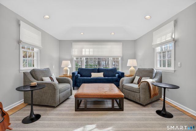 19 Robin Road, Woodbridge, CT 06525