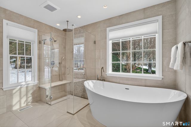 19 Robin Road, Woodbridge, CT 06525