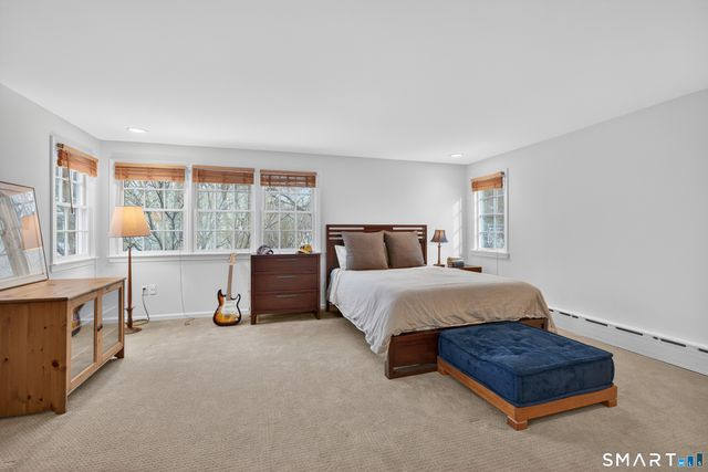 19 Robin Road, Woodbridge, CT 06525