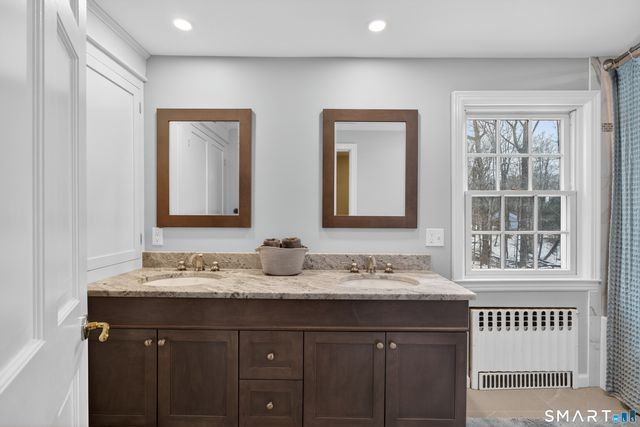 19 Robin Road, Woodbridge, CT 06525