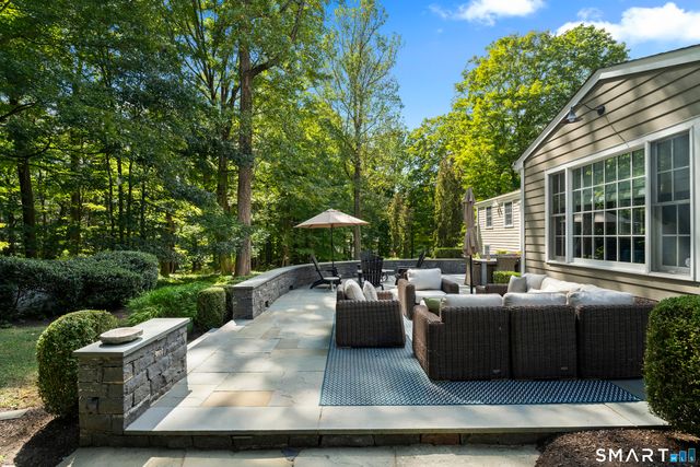 19 Robin Road, Woodbridge, CT 06525