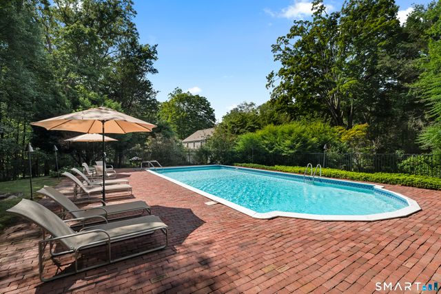 19 Robin Road, Woodbridge, CT 06525